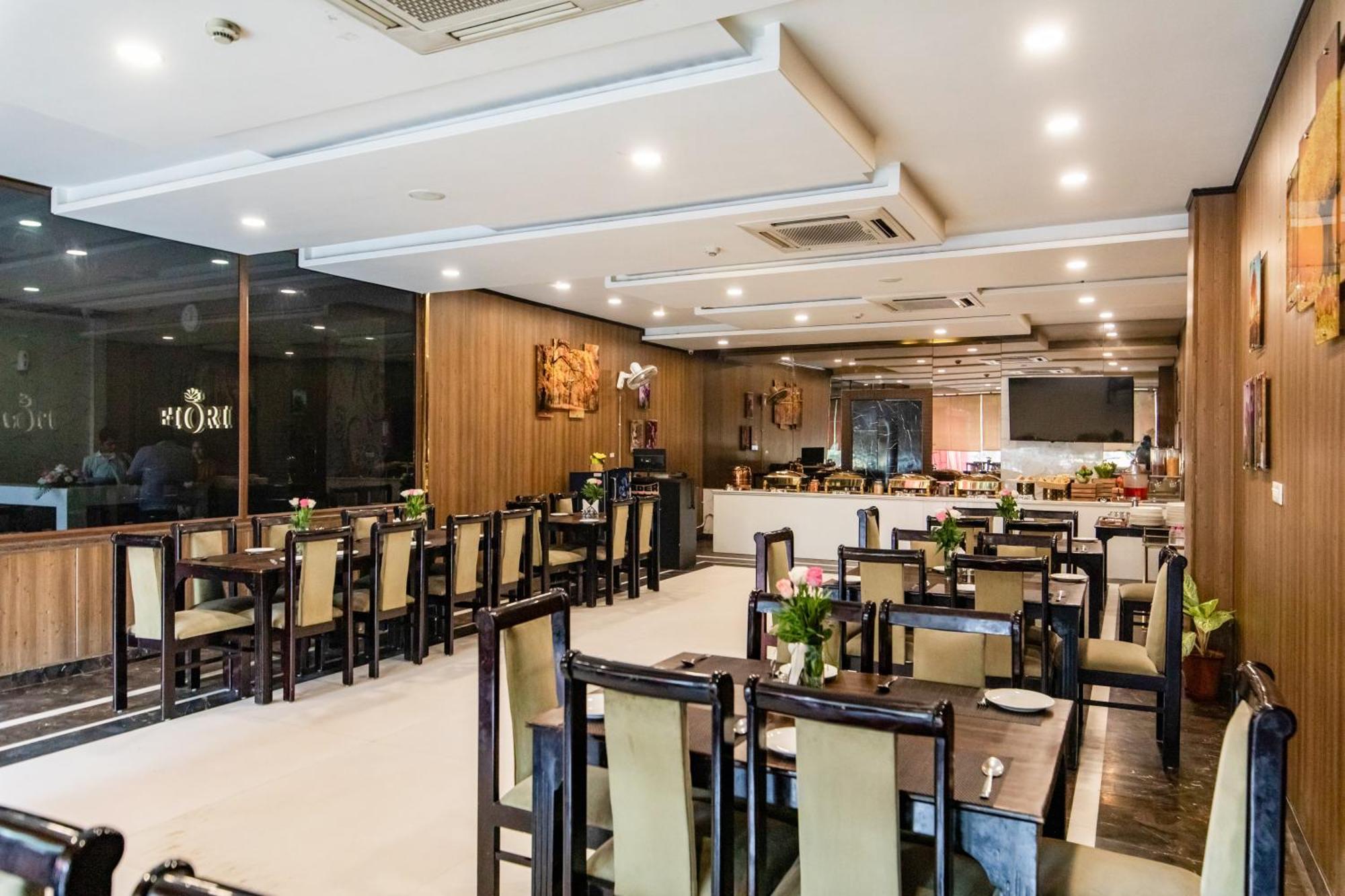 Foxoso Fiori Hotel Divisione di Divisione di Jaipur Esterno foto