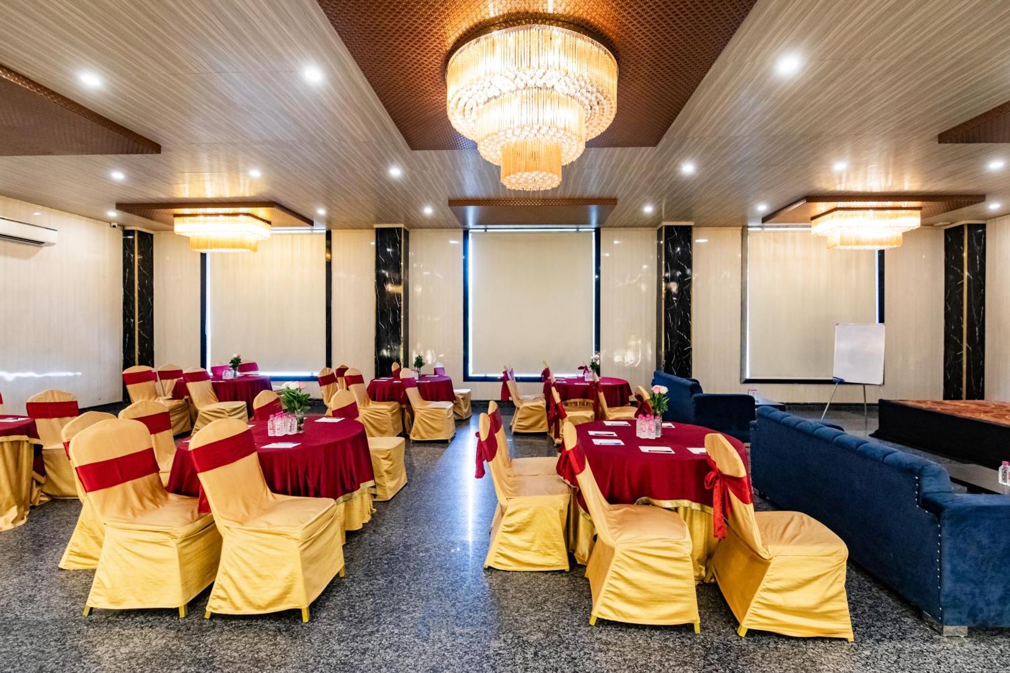 Foxoso Fiori Hotel Divisione di Divisione di Jaipur Esterno foto