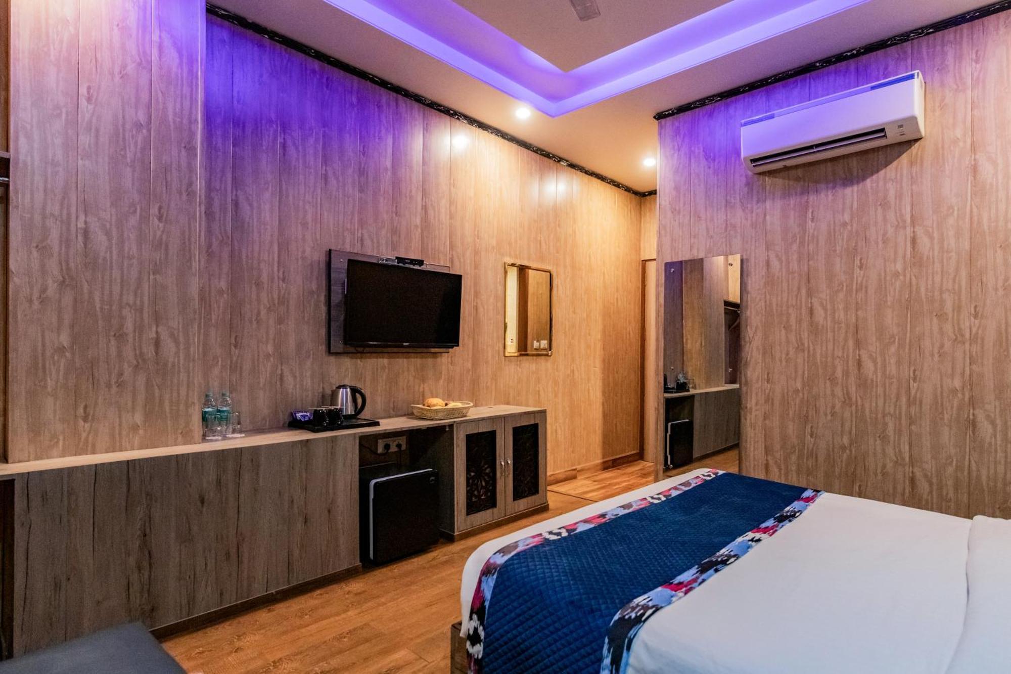 Foxoso Fiori Hotel Divisione di Divisione di Jaipur Esterno foto