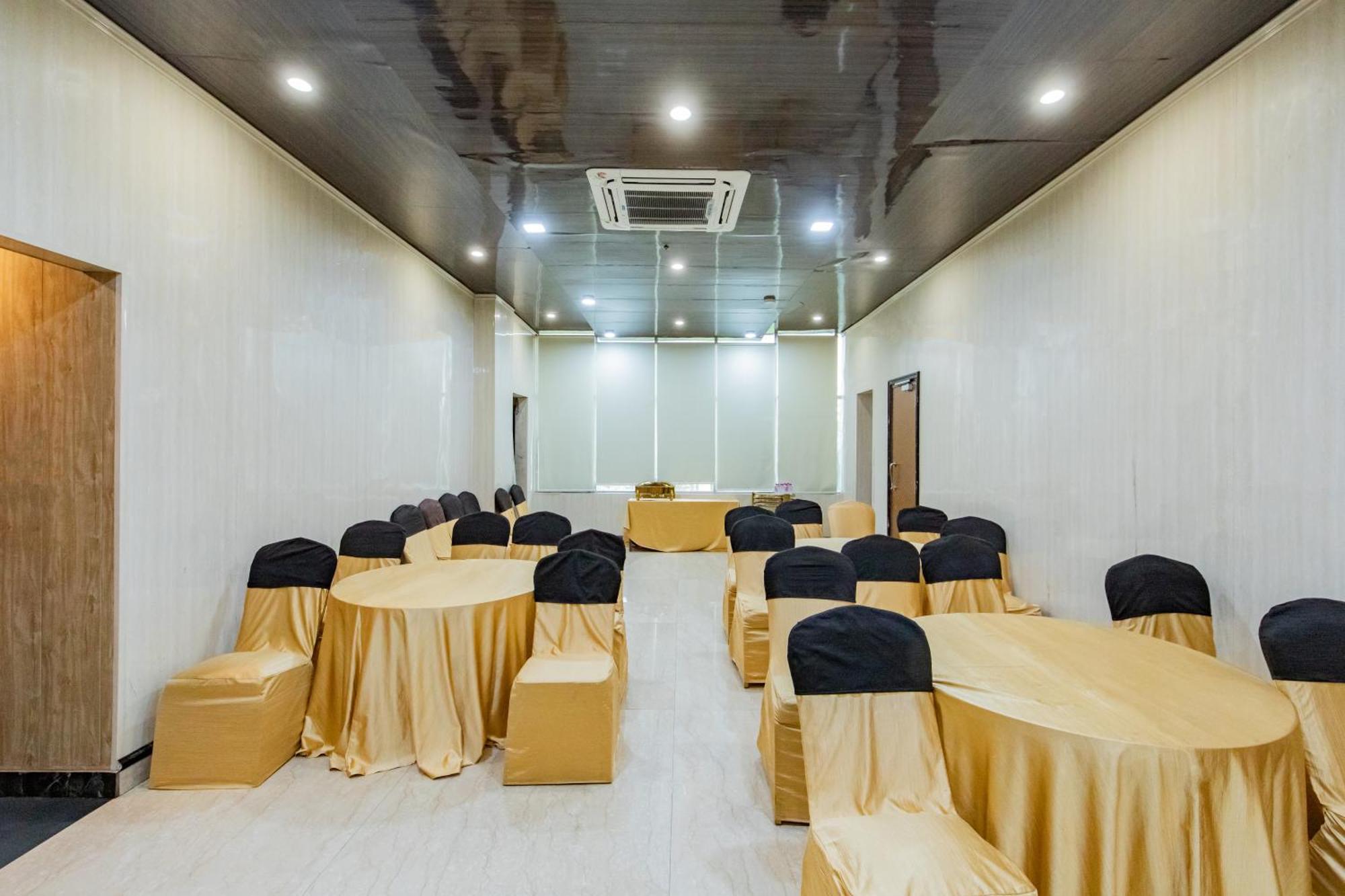 Foxoso Fiori Hotel Divisione di Divisione di Jaipur Esterno foto