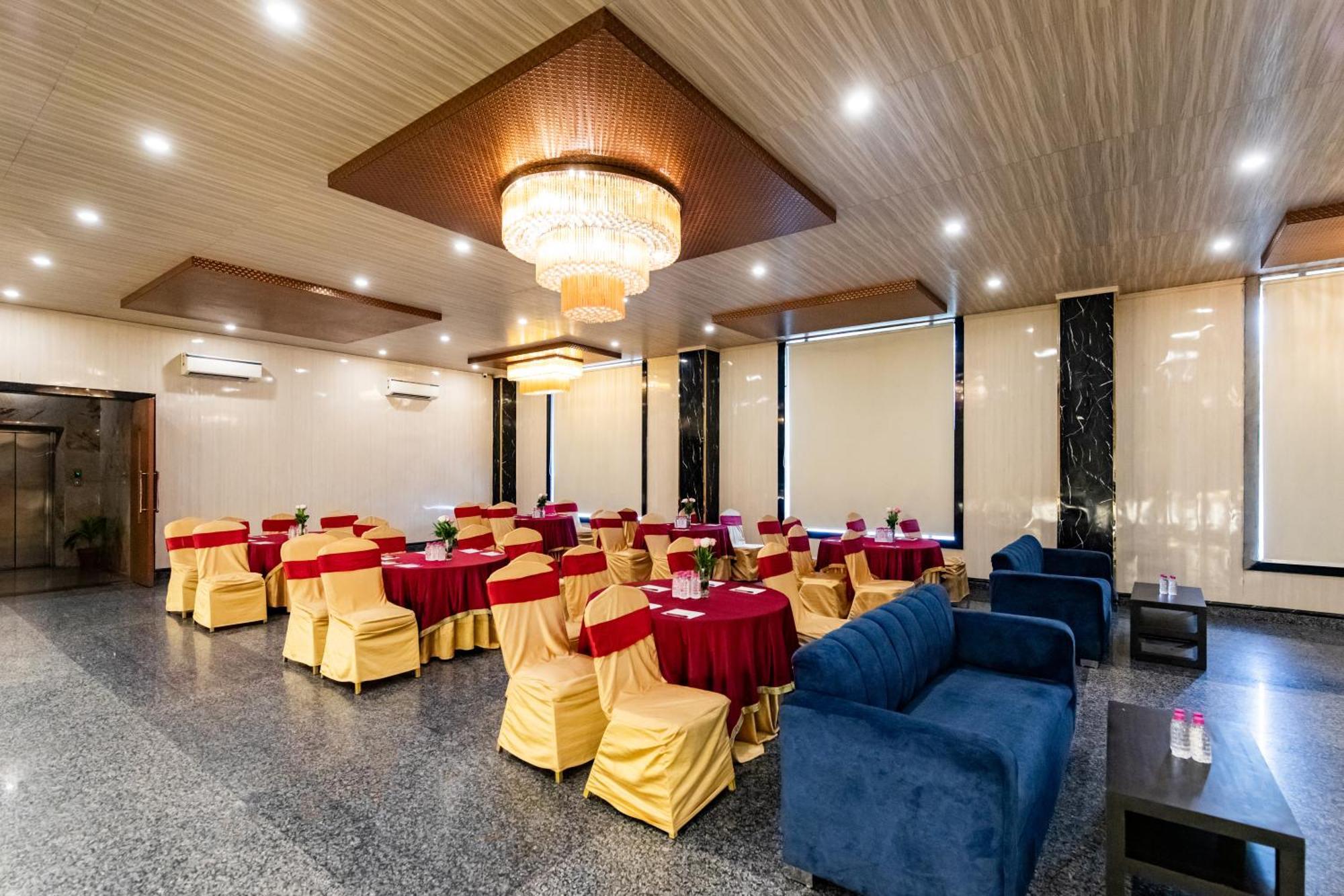 Foxoso Fiori Hotel Divisione di Divisione di Jaipur Esterno foto